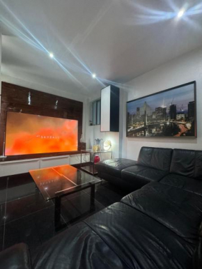 The best Copacabana Luxury Design 3 Bedroom room 3 bathroom 85 inch cinema tv top location